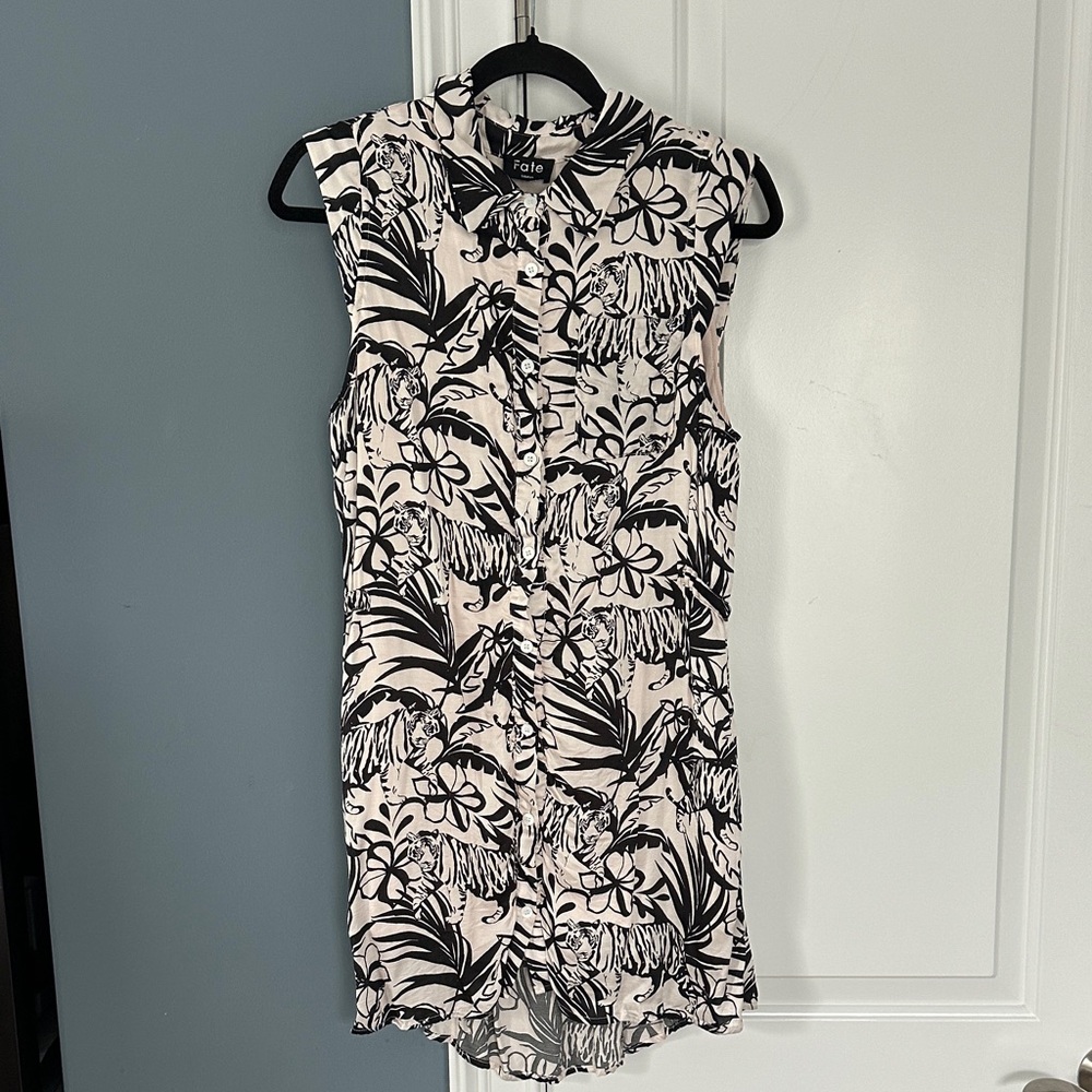 Fate Black & White Animal/Tropical Print Mini Shirt Dress